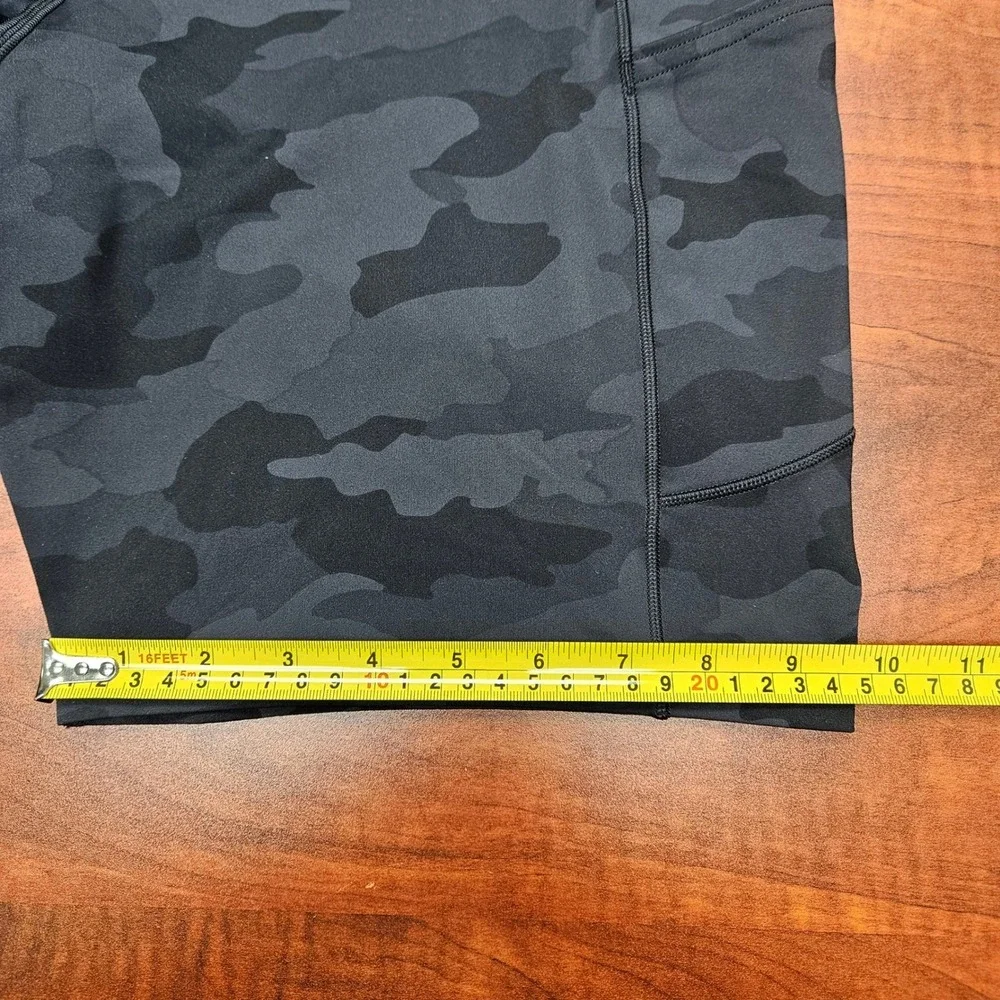 Lululemon Fast and Free Shorts Womens 16 Gray Camo 8 Inch Inseam Yoga Athleisure